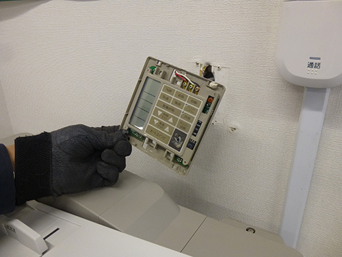 リモコン取り付けの様子