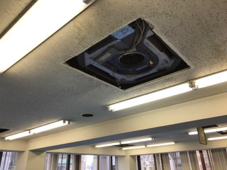 室内機のパネル取外し