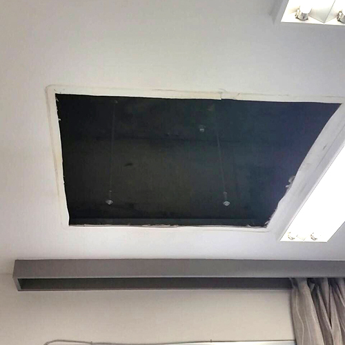 室内機を取外した様子