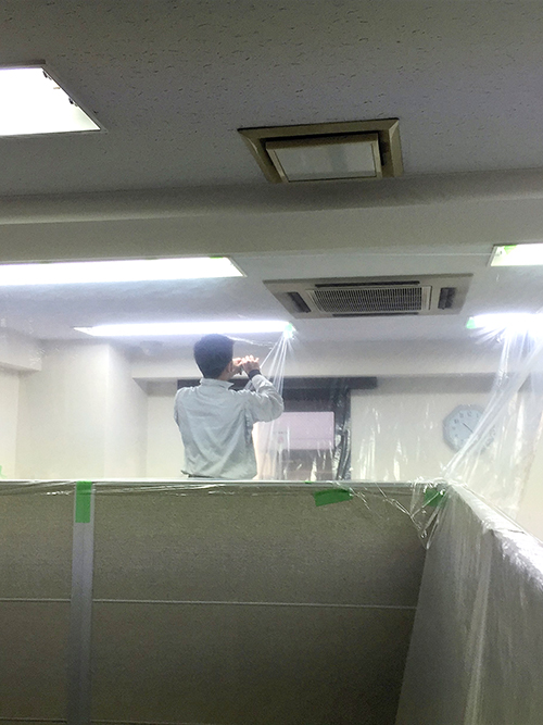 室内を養生