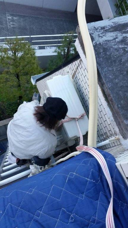 室外機設置中