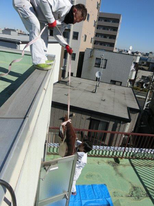 室内機背板設置の様子