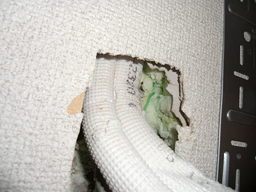 撤去後の室内機ホース