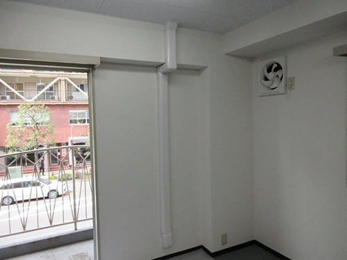 配管カバー取り付け