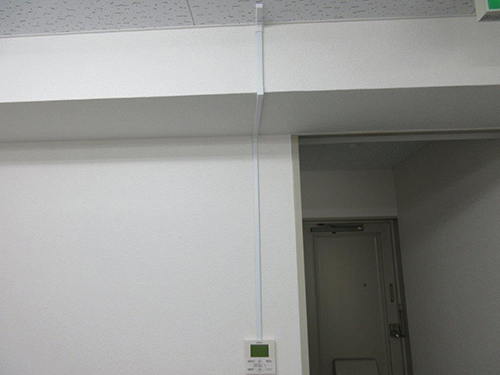 配線モール仕上げ
