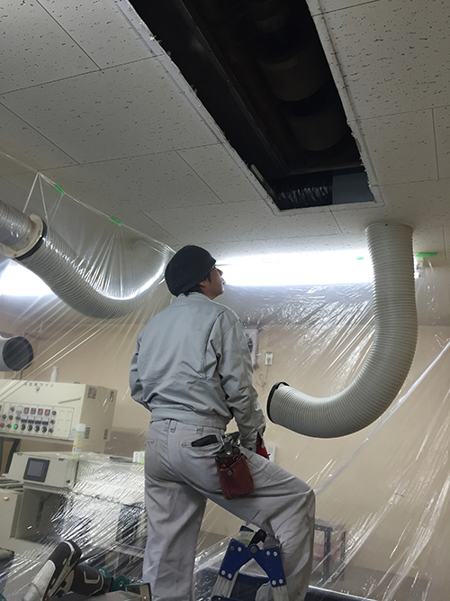 室内機周りの養生作業