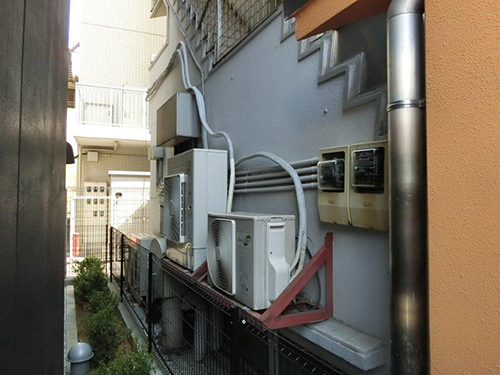 室内機周りの養生作業