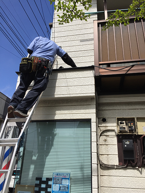 室外機の配線作業