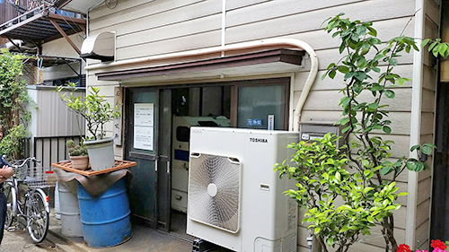 新規室内機への各種取り付け作業中