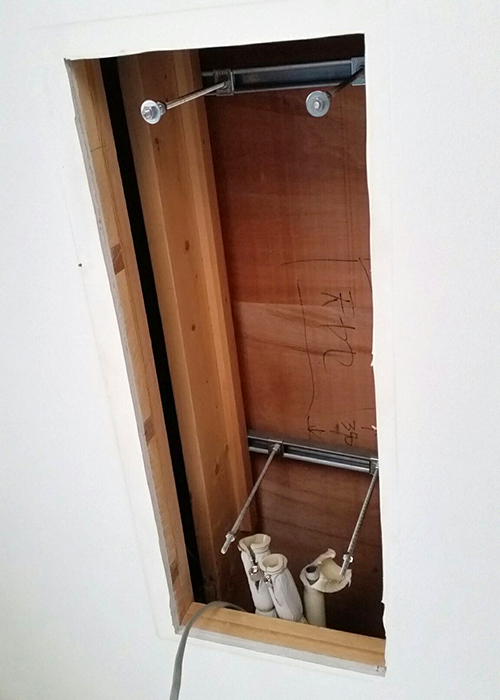 屋上へのラッキング加工配管
