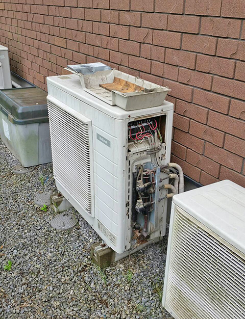 既存室外機撤去中