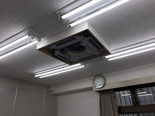 室内機設置中