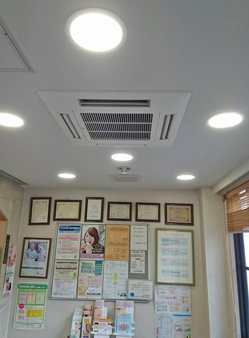 室内機吊りボルト設置中