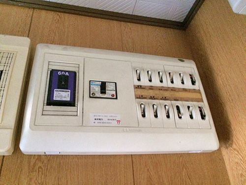 室内の分電盤