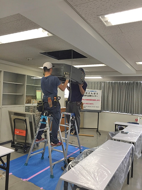 室内機撤去後の様子２