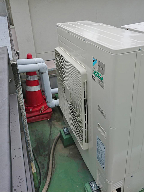 新しい室内機の設置
