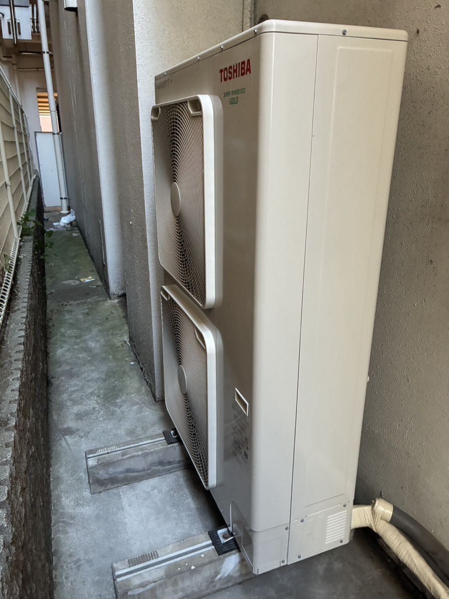 新設した東芝スーパーパワーエコゴールド室外機