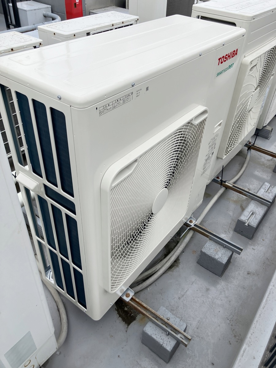新設した東芝スマートエコneo室外機