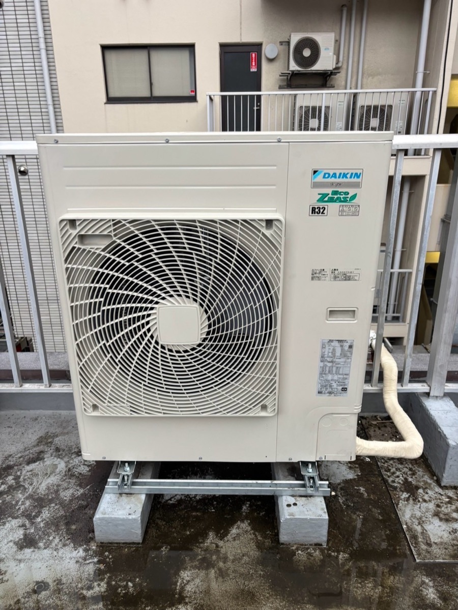 交換後のダイキン製EcoZEAS業務用エアコン室外機