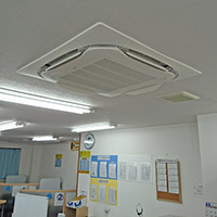 埼玉県川口市の学習塾にて天井埋込形4方向吹出しエアコンの入替え工事【業務用エアコン】