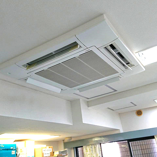 東京都新宿区の事務所にて三菱重工製天井埋込形4方向エアコンの入替え工事【業務用エアコン】