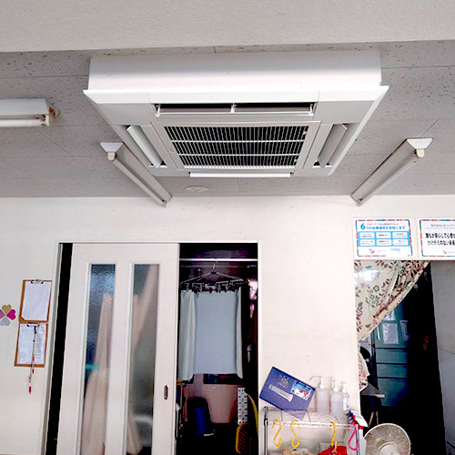 東京都杉並区の法人事務所にて三菱電機製天井カセット形4方向タイプの入替え工事【業務用エアコン】
