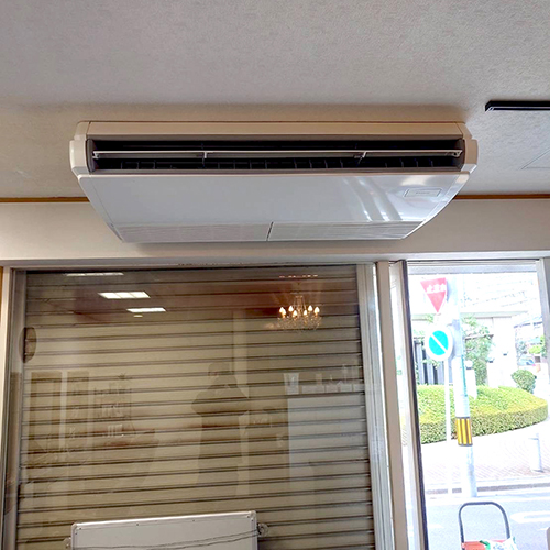 埼玉県川口市の美容室にてダイキン製天井吊り形1方向タイプの入替え工事【業務用エアコン】