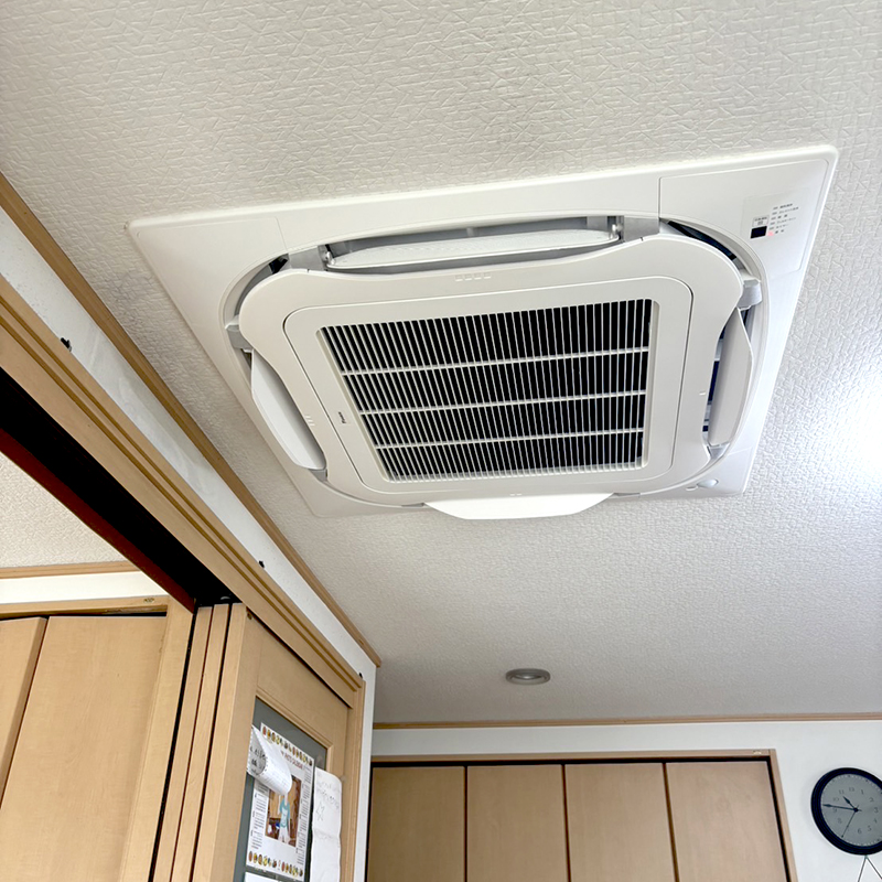 埼玉県川口市の一戸建てにてダイキン製天井カセット形ラウンドフロータイプの入替え工事【業務用エアコン】