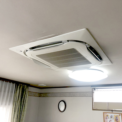 東京都三鷹市の戸建て住居にてダイキン製天井埋込形ラウンドフロータイプの入替え工事【業務用エアコン】